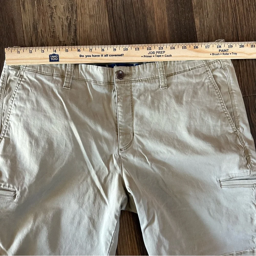 Tommy Bahama men's 36 khaki tan shorts soft - Picture 8 of 9
